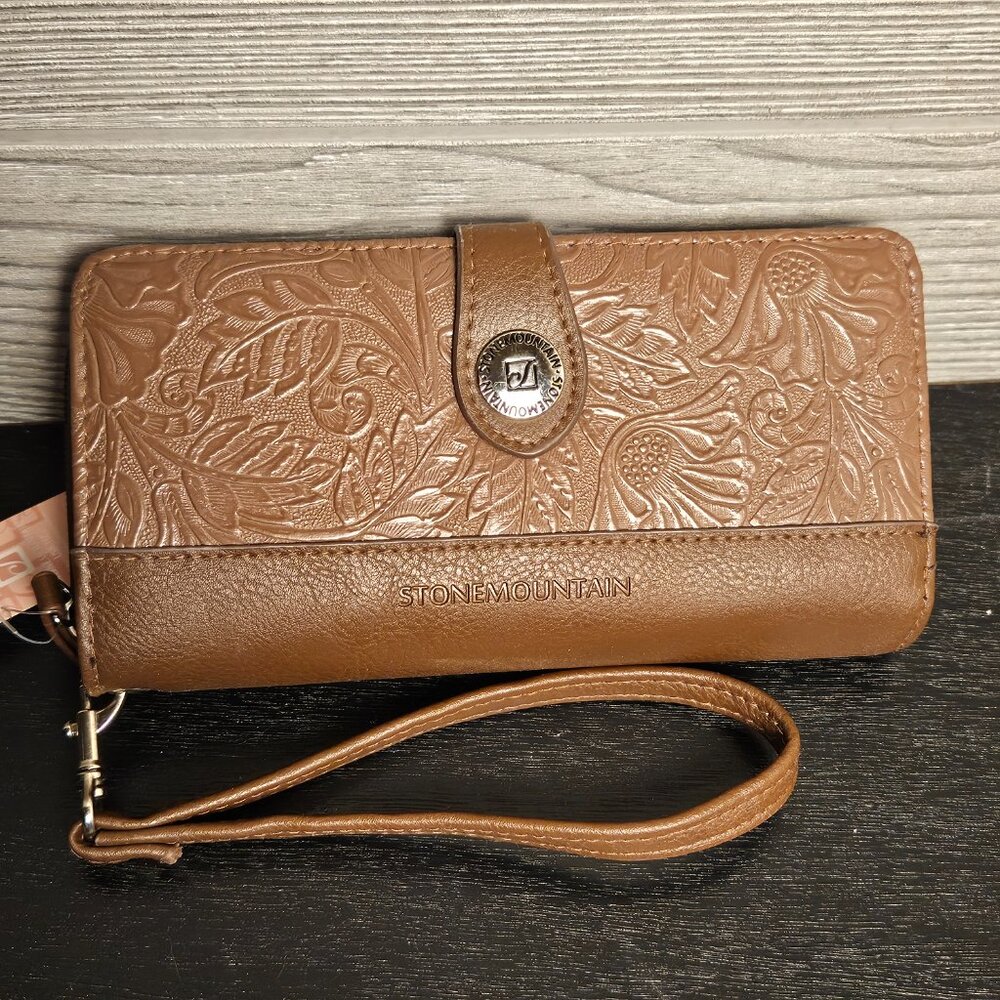 NWT Stone Mountain Bonded Leather Bifold Zip-Around Wallet/Wristlet